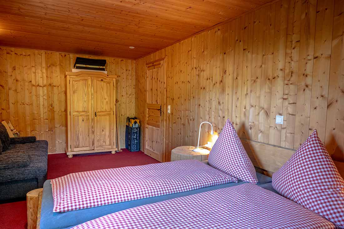 Unsere umweltbewusst eingerichtete Ferienwohnung Wollgras - Nachhaltige Familienferien mit Tieren auf dem Farnbauernhof in Schönwald im Schwarzwald