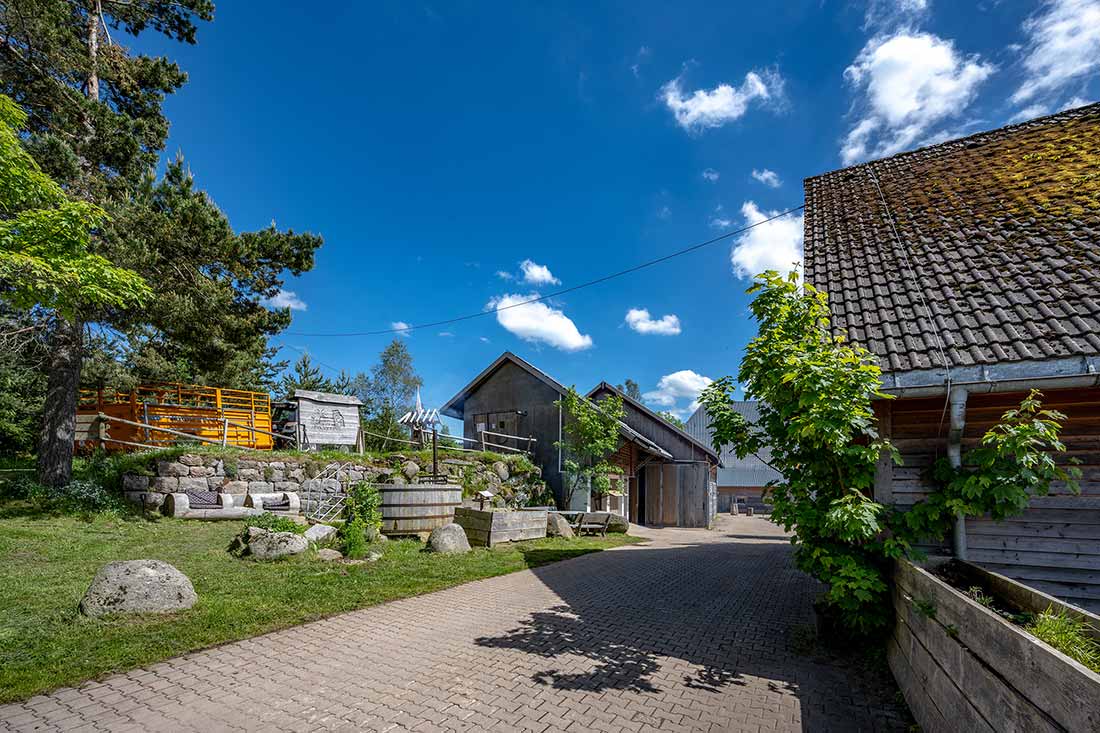 Unsere Äcker, Weiden, Wiesen und unser Wald werden bewusst nachhaltig bewirtschaftet.